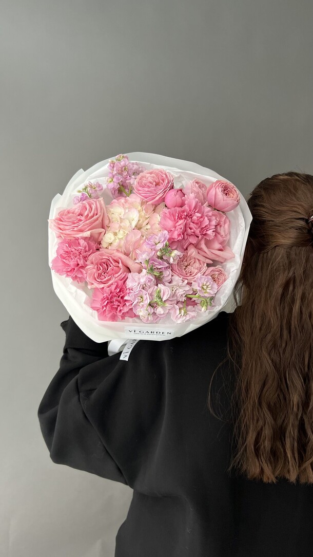 Букет «малиновый сад» размер м, артикул F1484934 - 8200 рублей, доставка по городу. Flawery - доставка цветов