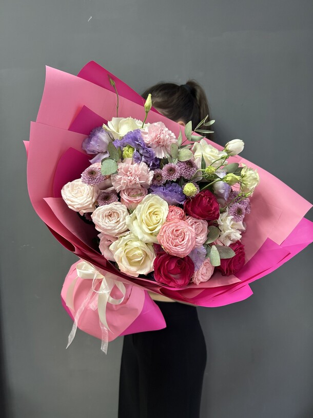 Яркий стильный букет шарм, артикул F1321445 - 6655 рублей, доставка по городу. Flawery - доставка цветов