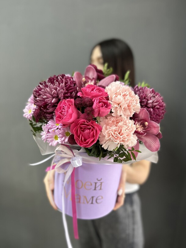 Яркая коробочка маме, артикул F1347158 - 5445 рублей, доставка по городу. Flawery - доставка цветов