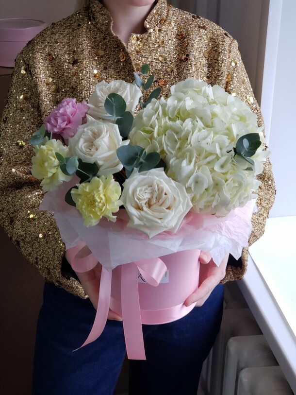 Композиция с гортензией, артикул F1321970 - 3660 рублей, доставка по городу. Flawery - доставка цветов