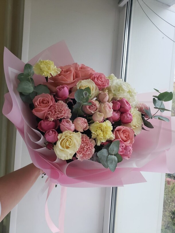 Wow букет с пионовидными кустовыми розами, артикул F1339052 - 9250 рублей, доставка по городу. Flawery - доставка цветов