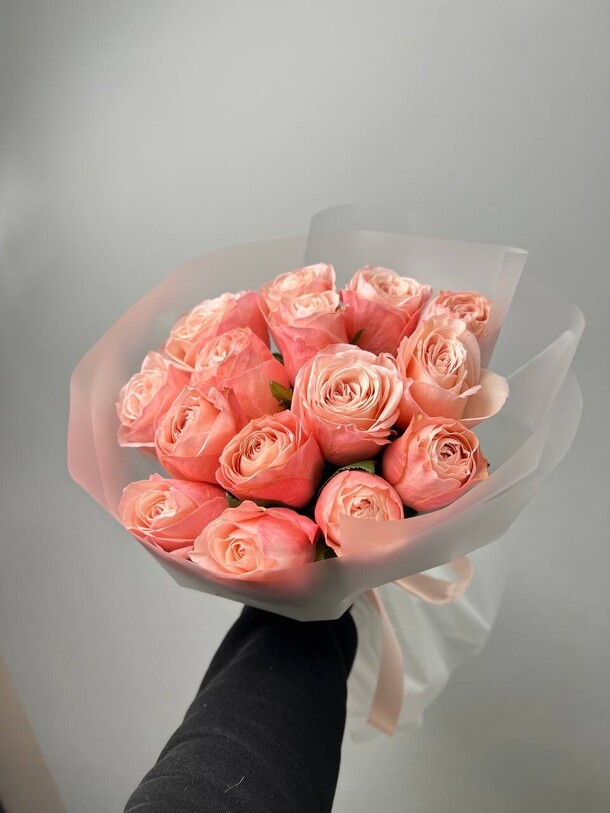 15 роз сорта kahala в воздушной упаковке, артикул F1271956 - 6150 рублей, доставка по городу. Flawery - доставка цветов