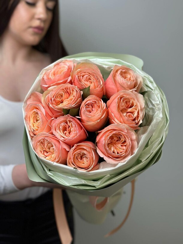 11 роз сорта kahala в упаковке, артикул F1352721 - 4590 рублей, доставка по городу. Flawery - доставка цветов