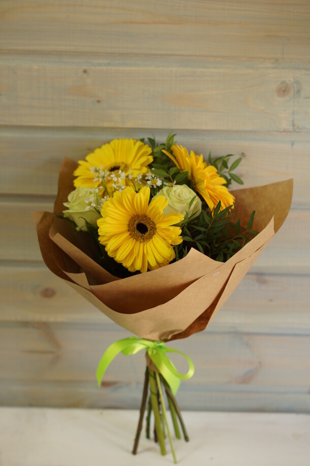 Яркий день, артикул F13086 - 1950 рублей, доставка по городу. Flawery - доставка цветов