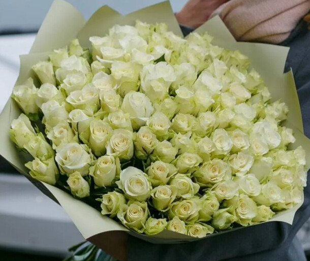 101 белая роза, артикул F1361982 - 12120 рублей, доставка по городу. Flawery - доставка цветов