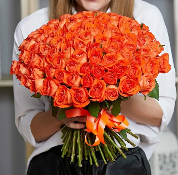 101 оранжевая роза, артикул F1362583 - 10200 рублей, доставка по городу. Flawery - доставка цветов