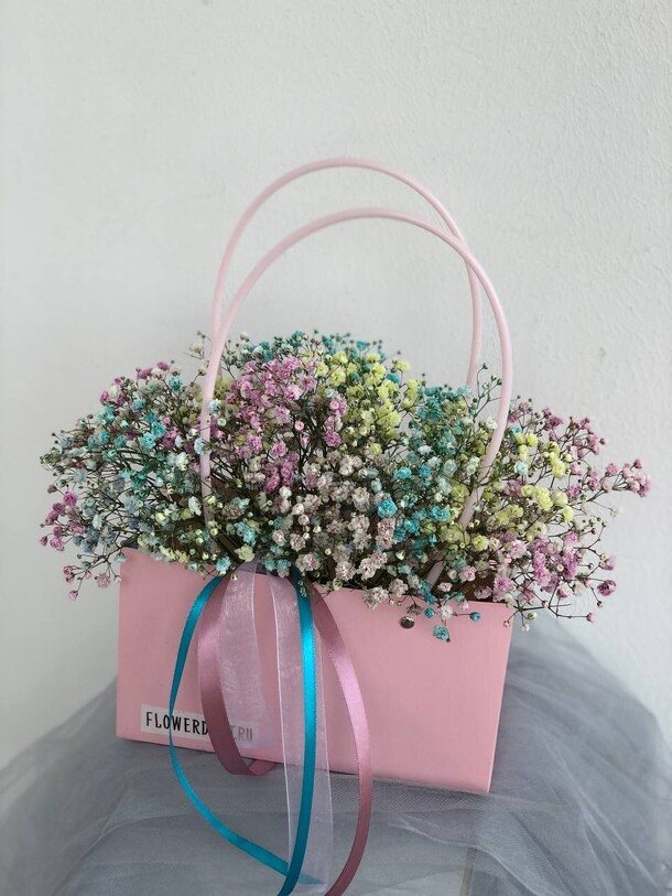 Сумочка с гипсофилой, артикул F1385348 - 1350 рублей, доставка по городу. Flawery - доставка цветов