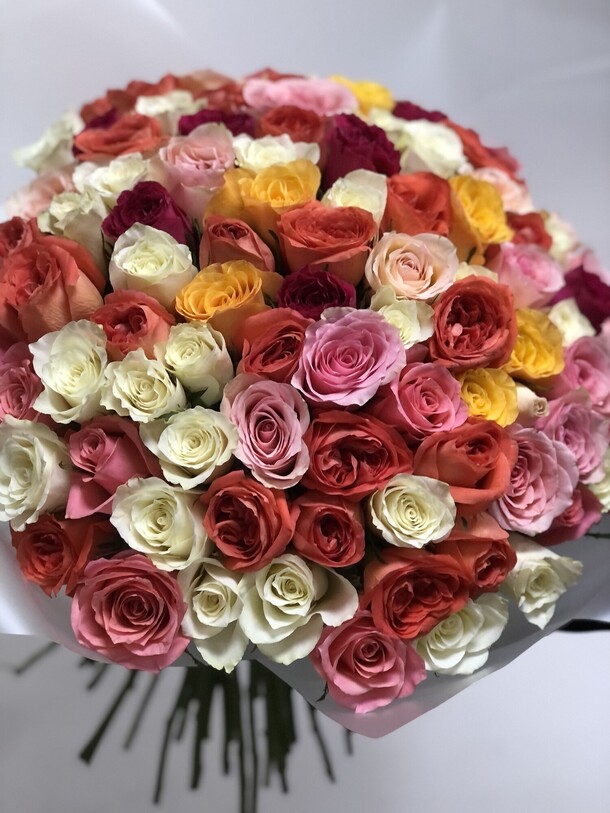 101 яркий mix, артикул F1400253 - 10840 рублей, доставка по городу. Flawery - доставка цветов