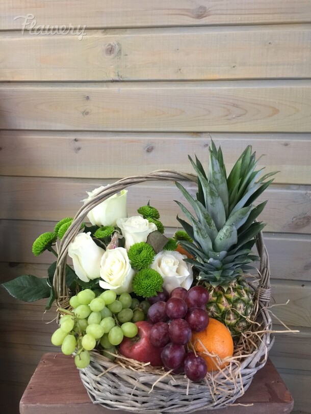 Цветы и фрукты, артикул F35315 - 4100 рублей, доставка по городу. Flawery - доставка цветов