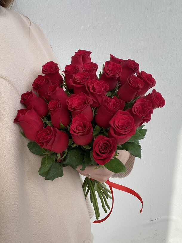 25 роз, артикул F35323 - 4875 рублей, доставка по городу. Flawery - доставка цветов