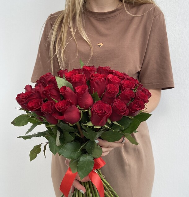 51 роза, артикул F35325 - 9690 рублей, доставка по городу. Flawery - доставка цветов