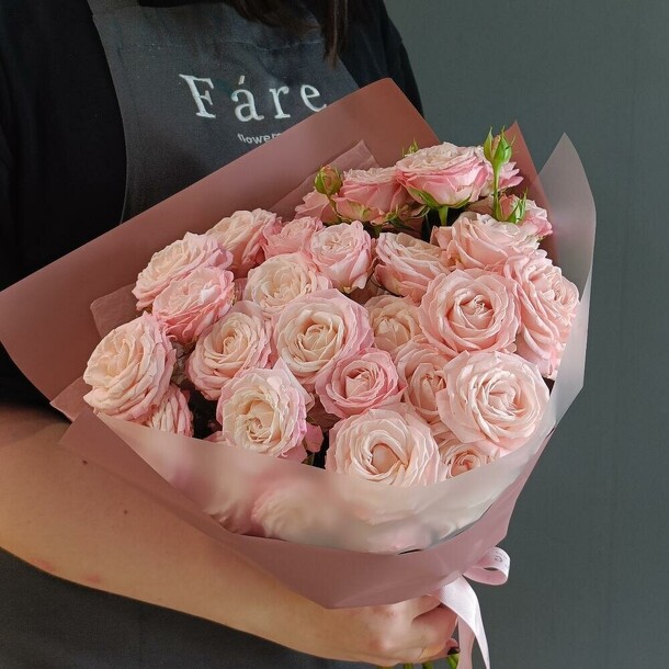 Букет из 7 роз бомбастик, артикул F1206870 - 7315 рублей, доставка по городу. Flawery - доставка цветов