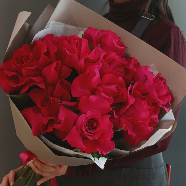 Букет из 11 роз готча, артикул F1207094 - 6325 рублей, доставка по городу. Flawery - доставка цветов