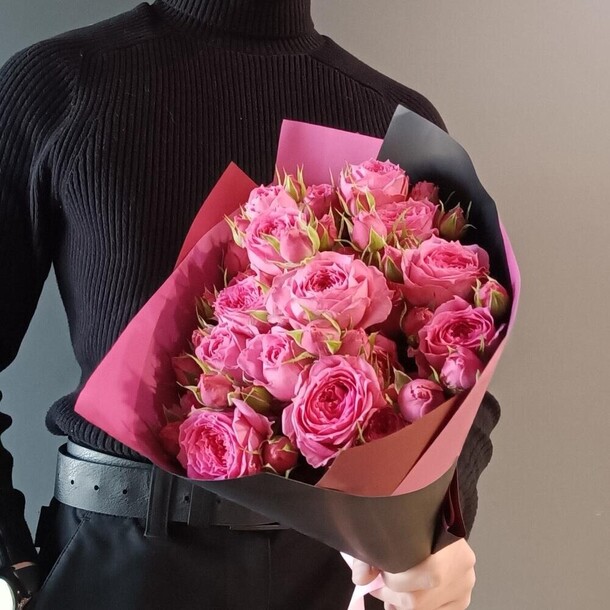 Букет из кустовых роз, артикул F1222235 - 3000 рублей, доставка по городу. Flawery - доставка цветов