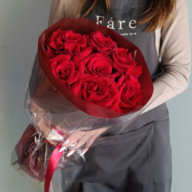 Монобукет из красных роз, артикул F1289914 - 6200 рублей, доставка по городу. Flawery - доставка цветов