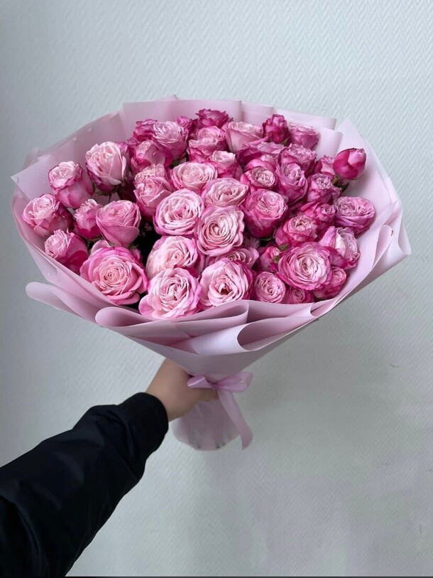 Букет из кустовых роз мадам бомбастик, артикул F1287714 - 9790 рублей, доставка по городу. Flawery - доставка цветов