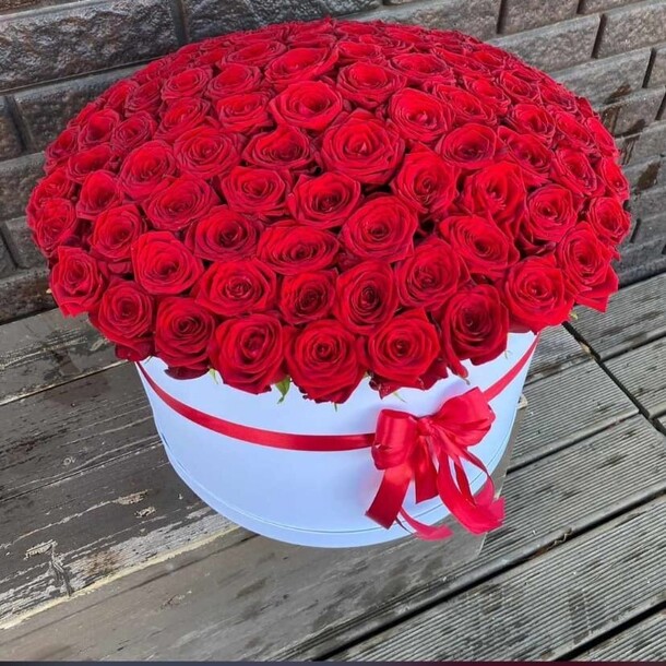 101 роза в шляпной коробке, артикул F1287728 - 22900 рублей, доставка по городу. Flawery - доставка цветов