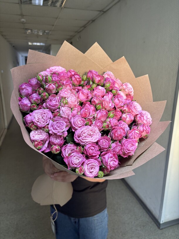 25 кустовых пионовидных роз леди бомбастик, артикул F1315506 - 8000 рублей, доставка по городу. Flawery - доставка цветов