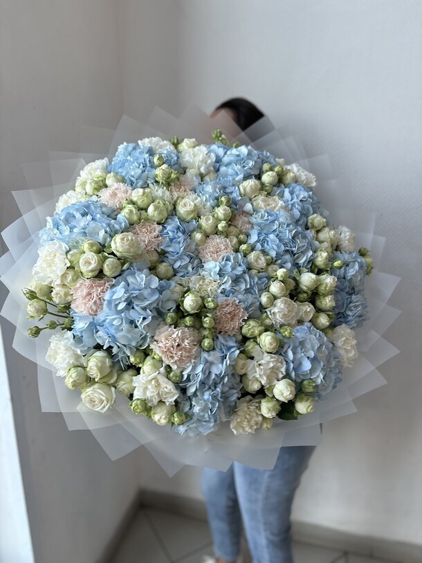 Букет неаполь, артикул F1320324 - 27280 рублей, доставка по городу. Flawery - доставка цветов