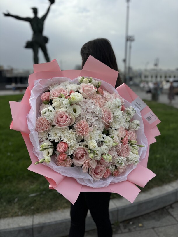 Букет портофино, артикул F1321096 - 18590 рублей, доставка по городу. Flawery - доставка цветов