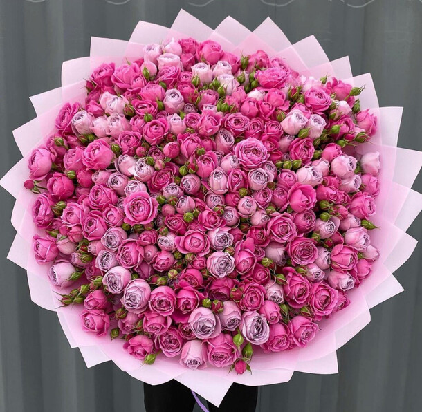 Букет из 71 пионовидной розы, артикул F1321105 - 32890 рублей, доставка по городу. Flawery - доставка цветов