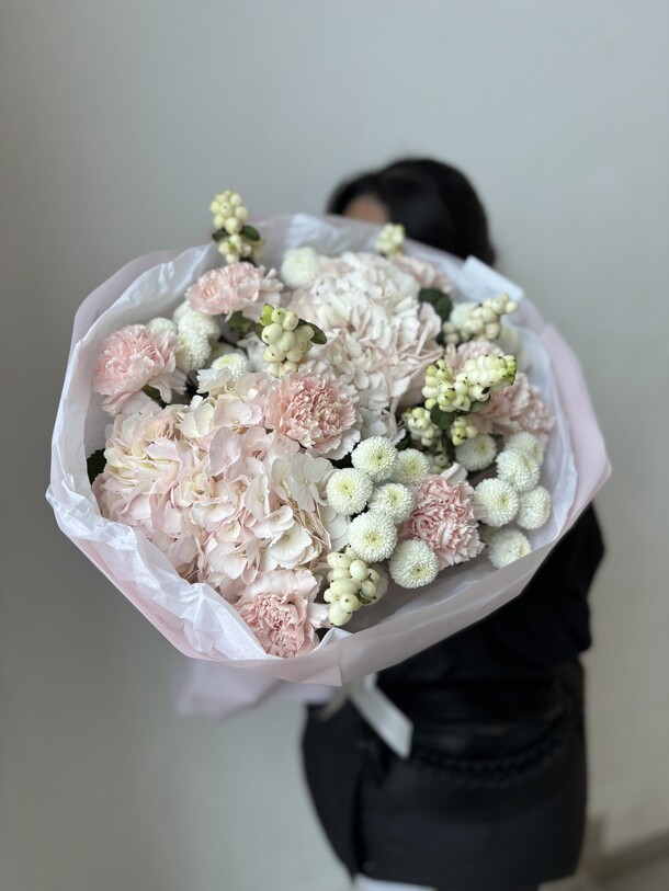 Букет бормио, артикул F1329285 - 10890 рублей, доставка по городу. Flawery - доставка цветов