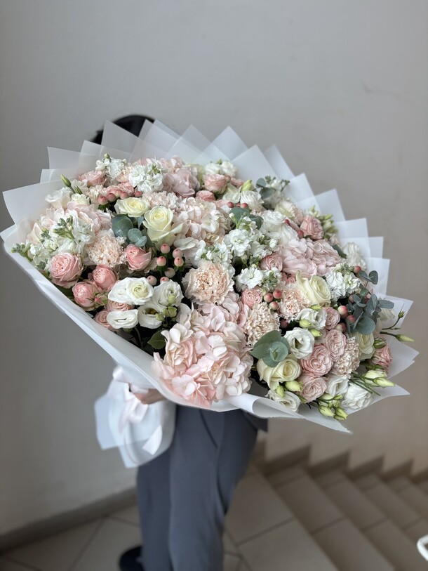 Букет джулиани, артикул F1360474 - 28490 рублей, доставка по городу. Flawery - доставка цветов