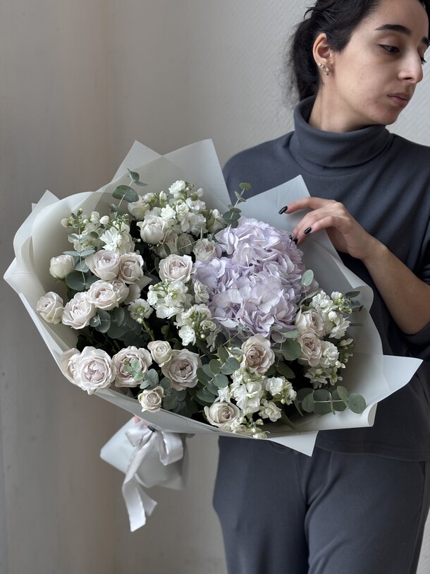 Букет альто, артикул F1366168 - 8900 рублей, доставка по городу. Flawery - доставка цветов