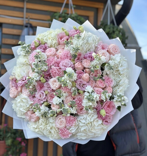 Букет франческо, артикул F1422104 - 26290 рублей, доставка по городу. Flawery - доставка цветов