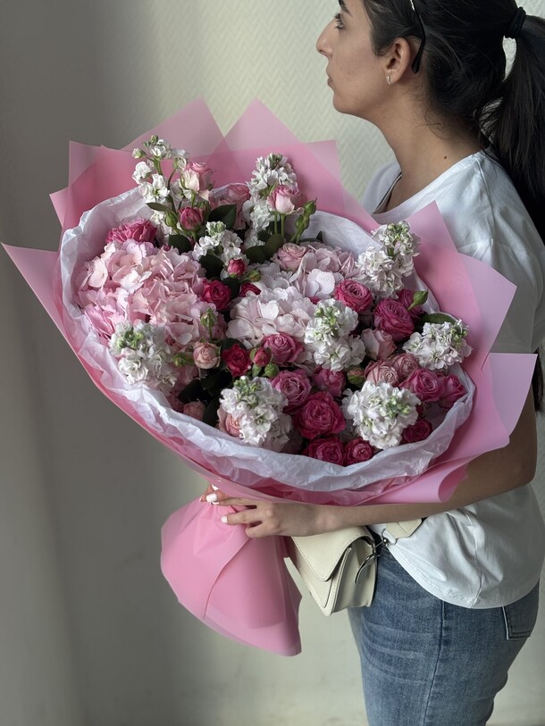 Букет прояно, артикул F1422961 - 7590 рублей, доставка по городу. Flawery - доставка цветов