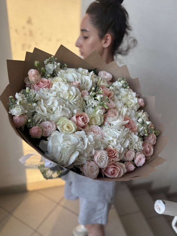 Букет франческо, артикул F1443510 - 15290 рублей, доставка по городу. Flawery - доставка цветов