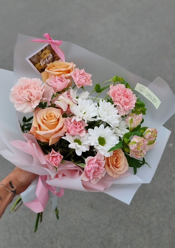 Нежность объятий, артикул F1304418 - 5850 рублей, доставка по городу. Flawery - доставка цветов