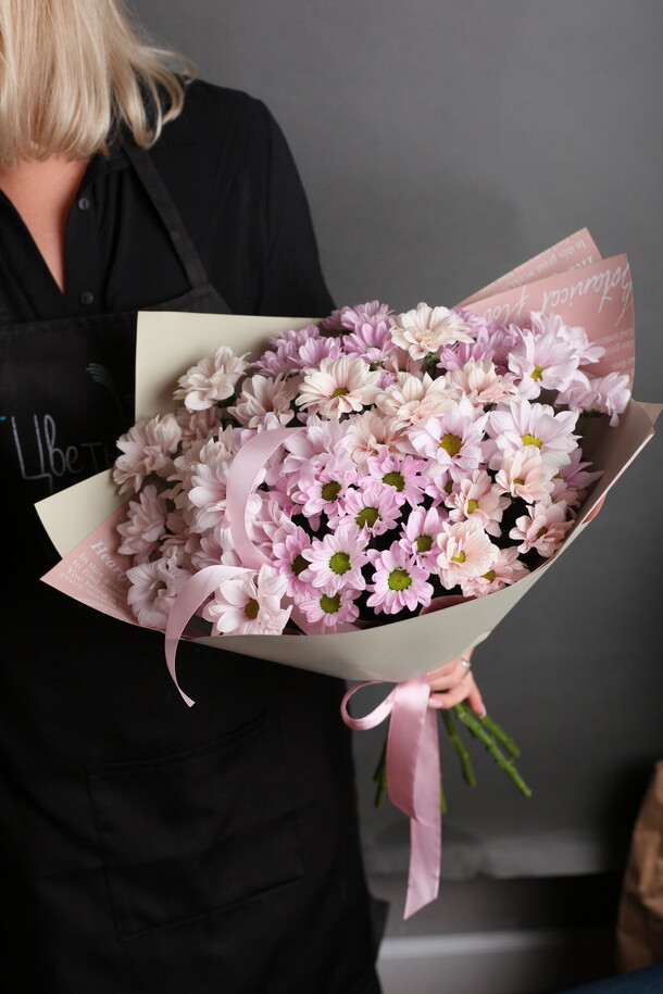 Охапка хризантем, артикул F1252041 - 4650 рублей, доставка по городу. Flawery - доставка цветов