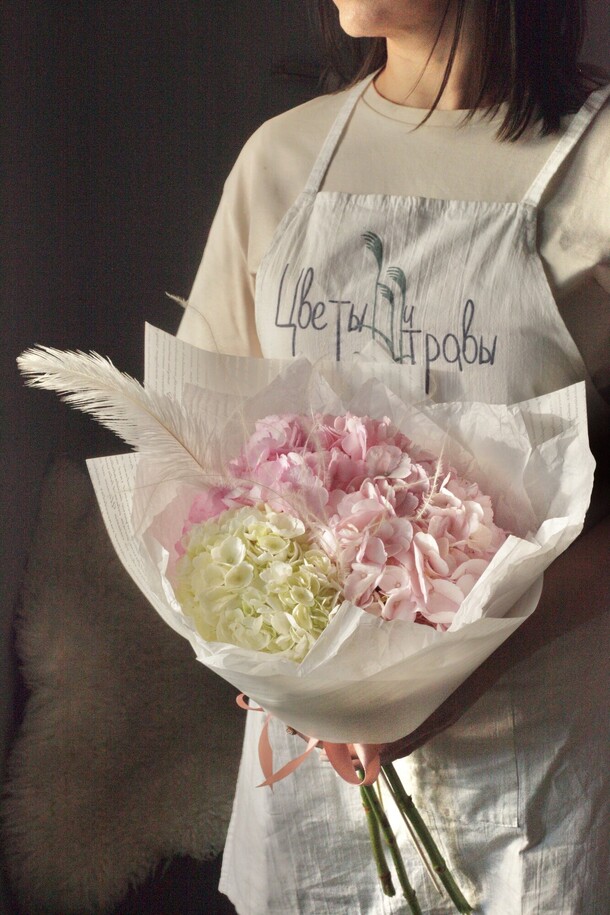 Нежный букет из гортензий, артикул F1421293 - 3200 рублей, доставка по городу. Flawery - доставка цветов