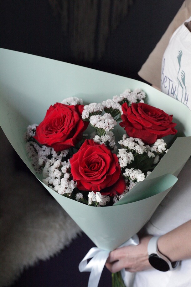 Красное и белое, артикул F1429191 - 2750 рублей, доставка по городу. Flawery - доставка цветов