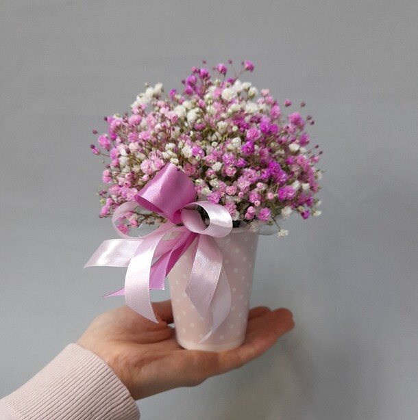 Воздушное облако розовой гипсофилы в стаканчике, артикул F1339274 - 1540 рублей, доставка по городу. Flawery - доставка цветов