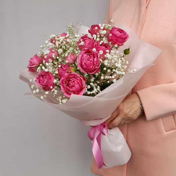 Букет  кустовые пионовидные розы и гипсофила, артикул F1421335 - 3300 рублей, доставка по городу. Flawery - доставка цветов