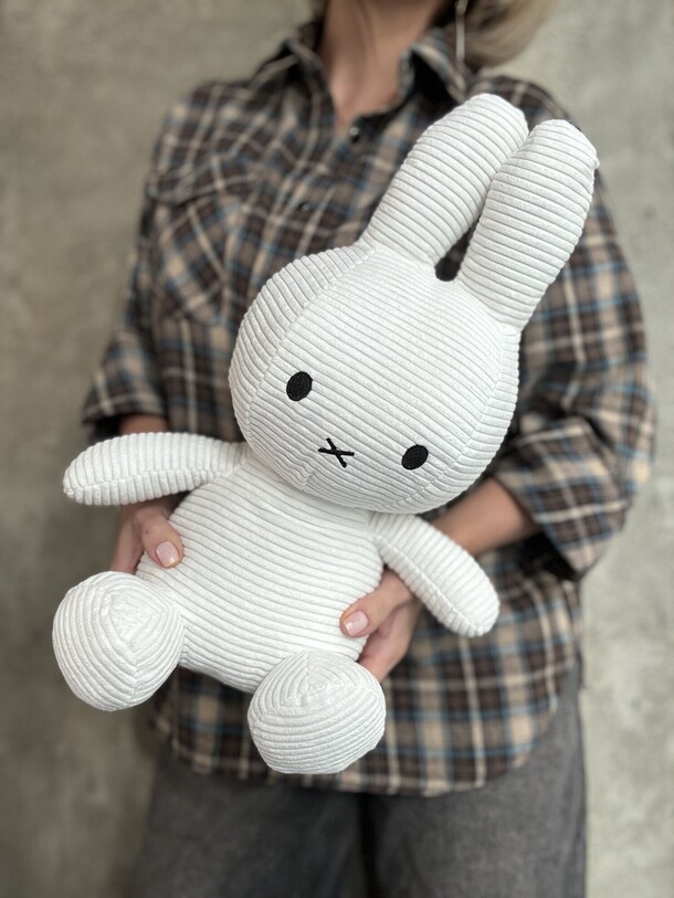 Зайчик белый 32 см, артикул F1332791 - 5750 рублей, доставка по городу. Flawery - доставка цветов