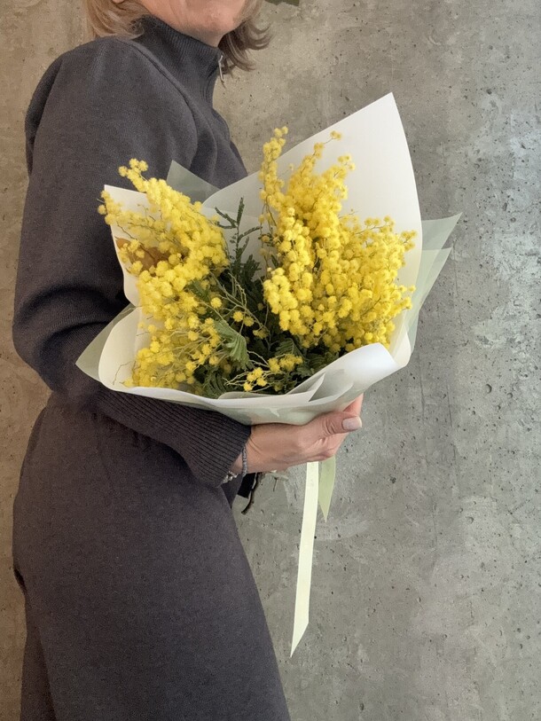 Букет из мимозы, артикул F1387587 - 3990 рублей, доставка по городу. Flawery - доставка цветов