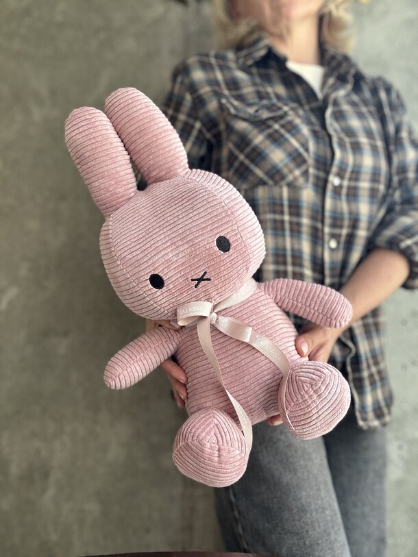 Зайчик розовый, 32 см, артикул F1415914 - 5750 рублей, доставка по городу. Flawery - доставка цветов