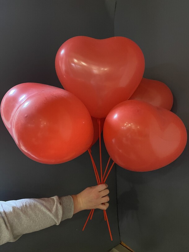 Букет из шаров сердечками, артикул F1248557 - 500 рублей, доставка по городу. Flawery - доставка цветов