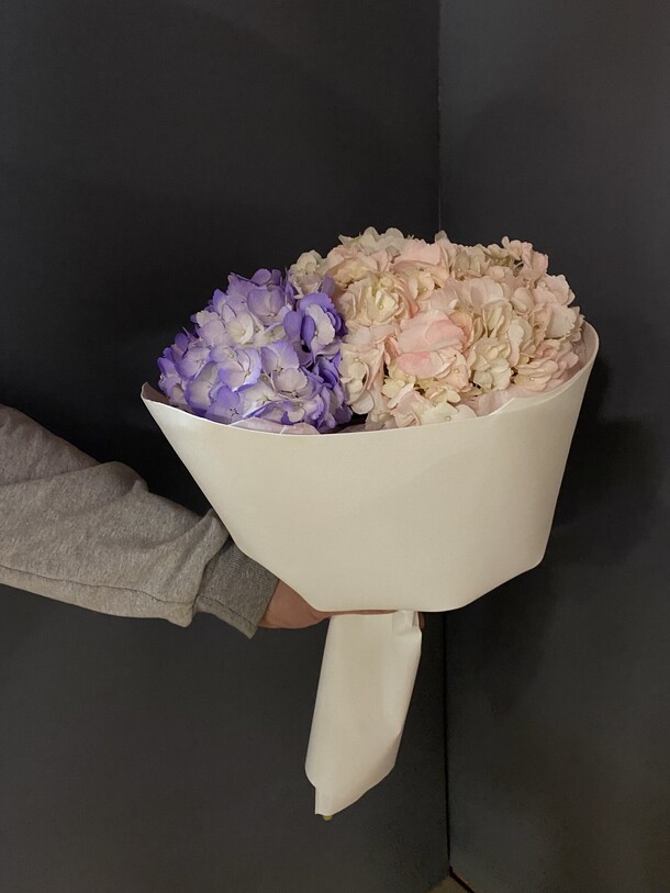 Букет из гортензии, артикул F1364882 - 3200 рублей, доставка по городу. Flawery - доставка цветов