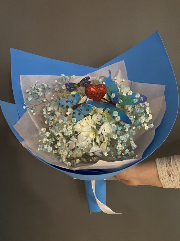 Гортензия с бабочками, артикул F1379236 - 2300 рублей, доставка по городу. Flawery - доставка цветов