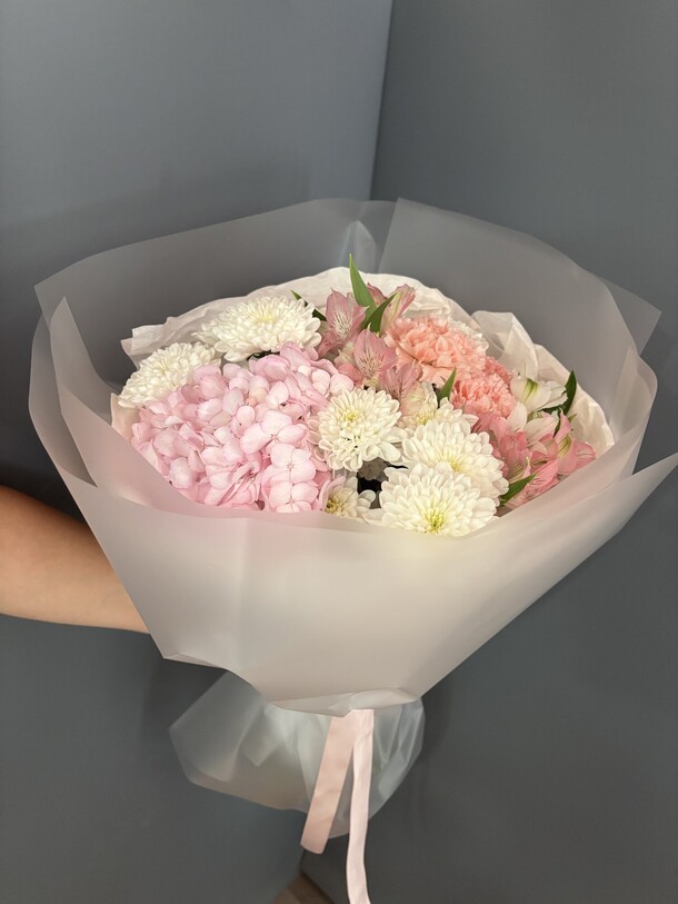 Круглый букет с гортензией, артикул F1448632 - 5000 рублей, доставка по городу. Flawery - доставка цветов