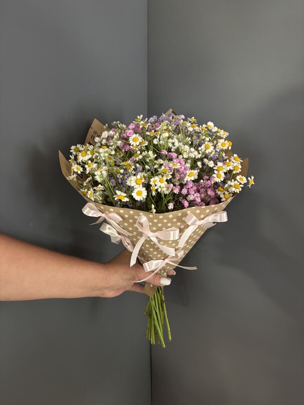 Ромашки с гипсофилой, артикул F1448636 - 2700 рублей, доставка по городу. Flawery - доставка цветов