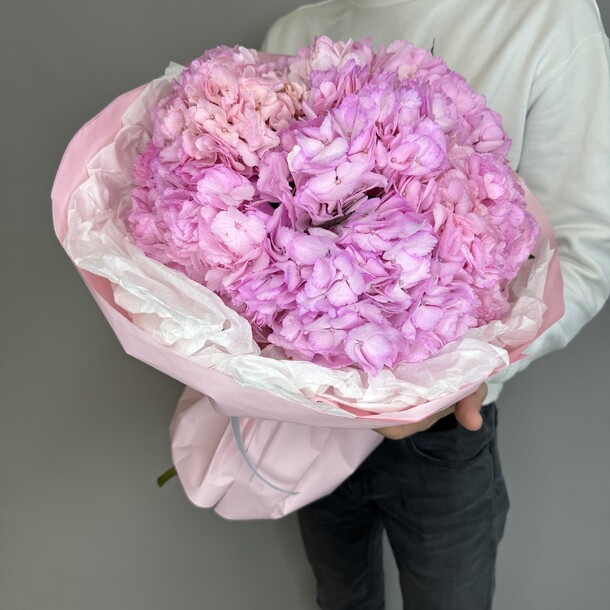 Букет из 7 розовых гортензий, артикул F1258216 - 7990 рублей, доставка по городу. Flawery - доставка цветов