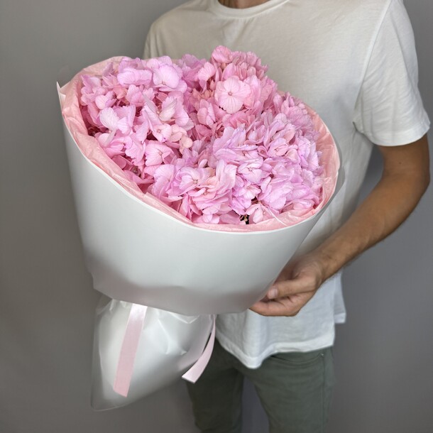 Букет из розовых гортензий, артикул F1258218 - 3450 рублей, доставка по городу. Flawery - доставка цветов