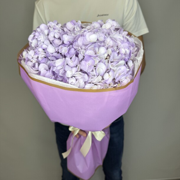 Букет из лавандовых гортензий, артикул F1396844 - 3450 рублей, доставка по городу. Flawery - доставка цветов