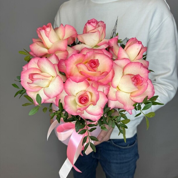 Коробочка французских роз 😍, артикул F1409450 - 3450 рублей, доставка по городу. Flawery - доставка цветов