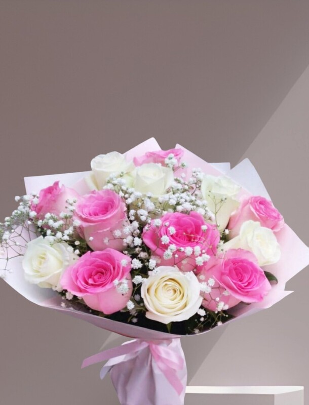 Букет из роз и гипсофилы, артикул F1309454 - 7400 рублей, доставка по городу. Flawery - доставка цветов